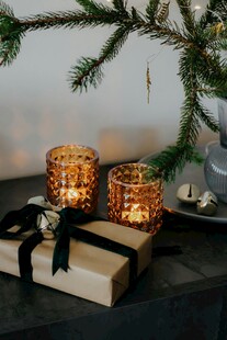 温馨节日装饰与礼物组合