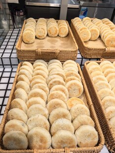 新鲜出炉的美味糕点