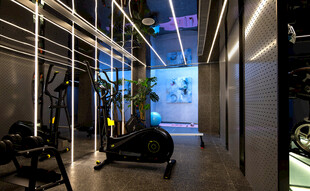现代时尚健身房内部景致