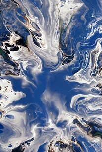 壮丽雪山与蓝天景观