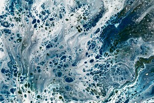 蓝色海浪泡沫特写