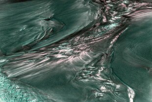 流动的蓝绿色水波纹理