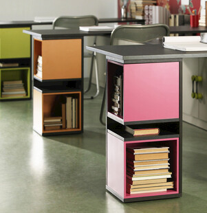 多彩书架装点室内空间