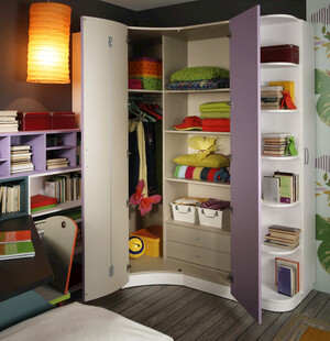 时尚转角衣柜内部展示