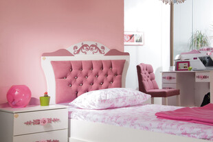 粉色梦幻少女卧室一角