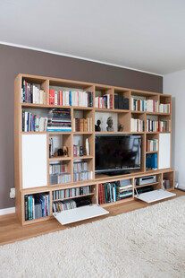 现代简约风格客厅书架一角