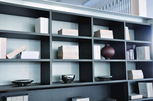 简约风格书架陈列展示