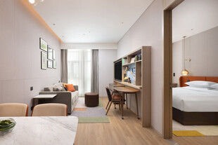 现代简约风温馨卧室空间