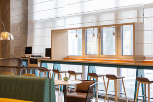 现代风格舒适咖啡厅一角