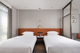 简约双床酒店客房空间