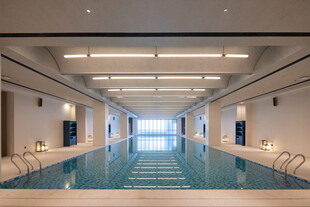 室内豪华恒温游泳池