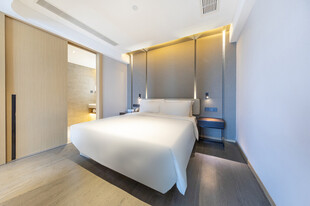 现代简约风格温馨卧室