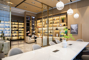 现代风格温馨书房一角