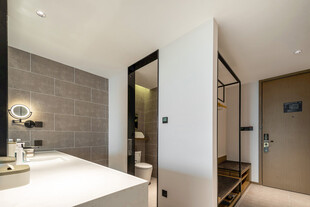 现代简约风室内走廊场景