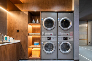 现代家庭洗衣房设备展示