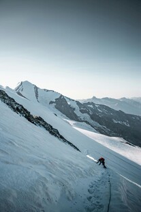 雪山徒步者的坚毅之旅