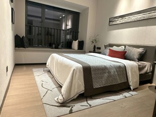 现代简约风温馨卧室一角