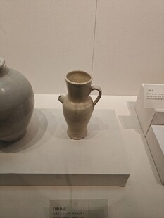 古代陶罐展示
