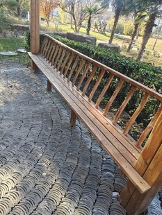 户外木质长椅景观