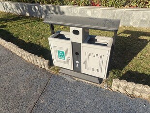 户外分类垃圾桶