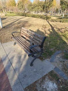 公园长椅静谧休闲时光