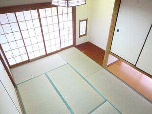 日式榻榻米房间室内景象