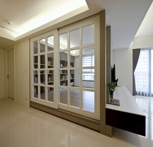 现代简约风格玻璃隔断书房