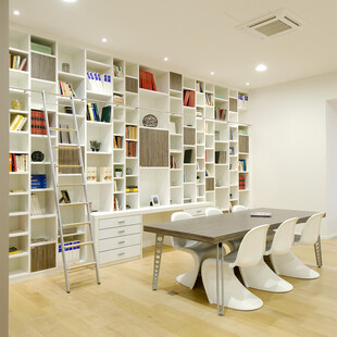 现代简约风格书房一角