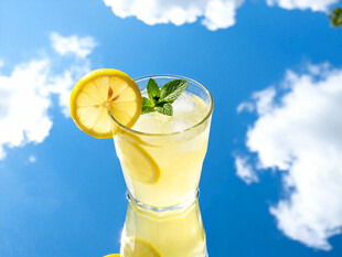 蓝天柠檬饮品