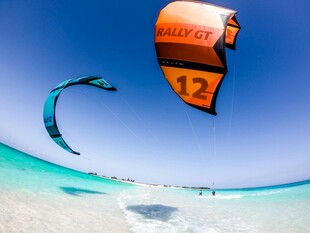 海上风筝冲浪精彩瞬间