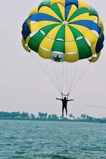 海上滑翔伞运动精彩瞬间