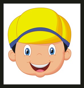 戴黄帽的开心小男孩