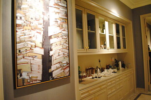 温馨木质家居收纳展示区