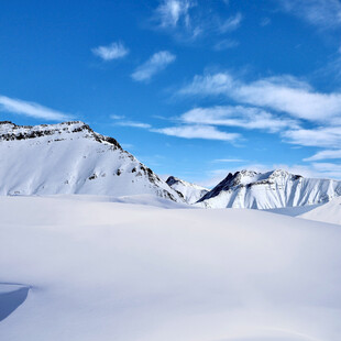 雪山蓝天壮丽风光
