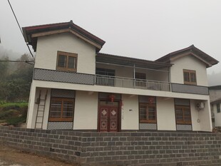 乡村两层民居宁静质朴