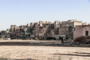 荒废破败的建筑群