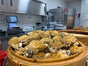 蒸笼里的美味生蚝