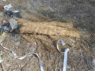 地面上的破旧物品