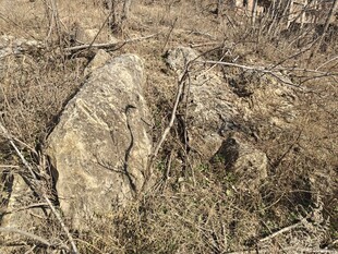 荒野中的嶙峋岩石
