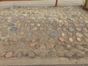 鹅卵石铺就的别致地面