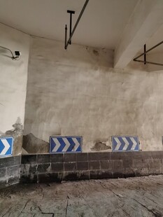 室内墙面蓝白装饰图案