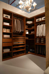 豪华木质衣帽间内部展示