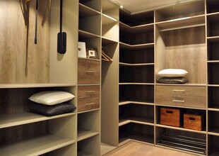 现代风格木质储物间设计