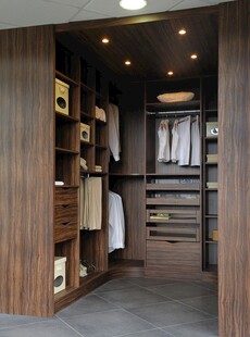 现代木质衣帽间内部展示