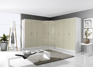 简约现代风格的衣柜展示