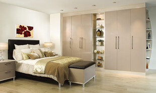 现代简约风格温馨卧室