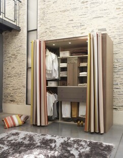 现代简约风格条纹衣柜