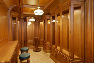 豪华木质衣帽间场景