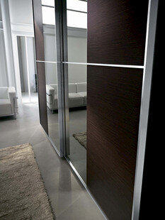 现代风格室内玻璃隔断墙