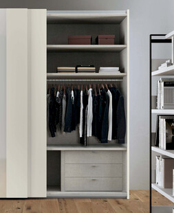 简约现代风格衣柜展示